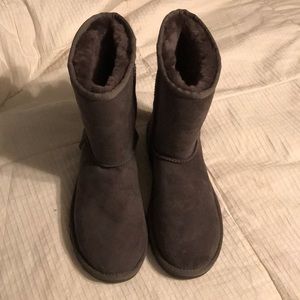 UGG Australia Classic Short II - Brand New! Size 7